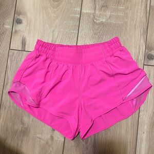 Lululemon pow pink hot hotty 2.5” shorts!